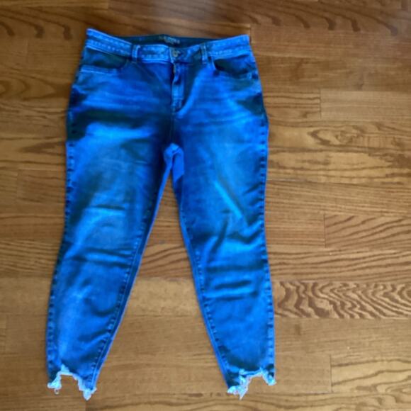 Maurice’s High-rise Blue Jean Size XL Short - Picture 1 of 5
